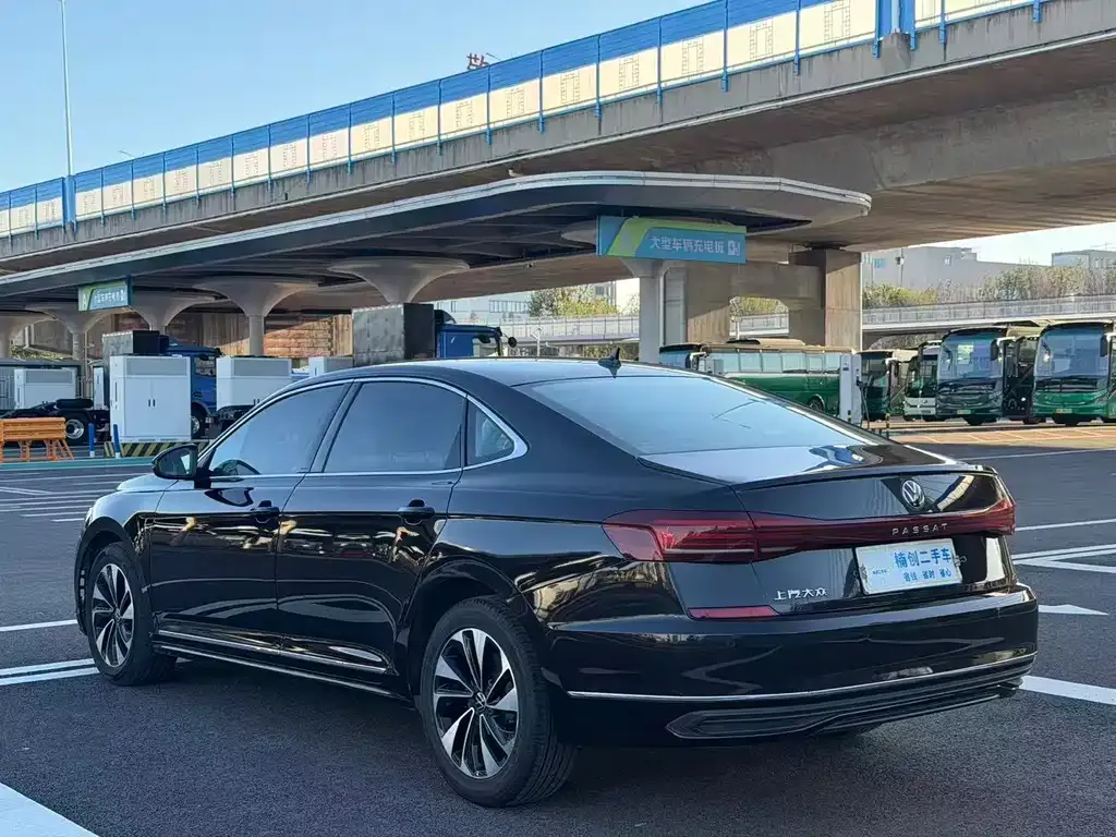 Volkswagen Passat — фото 5