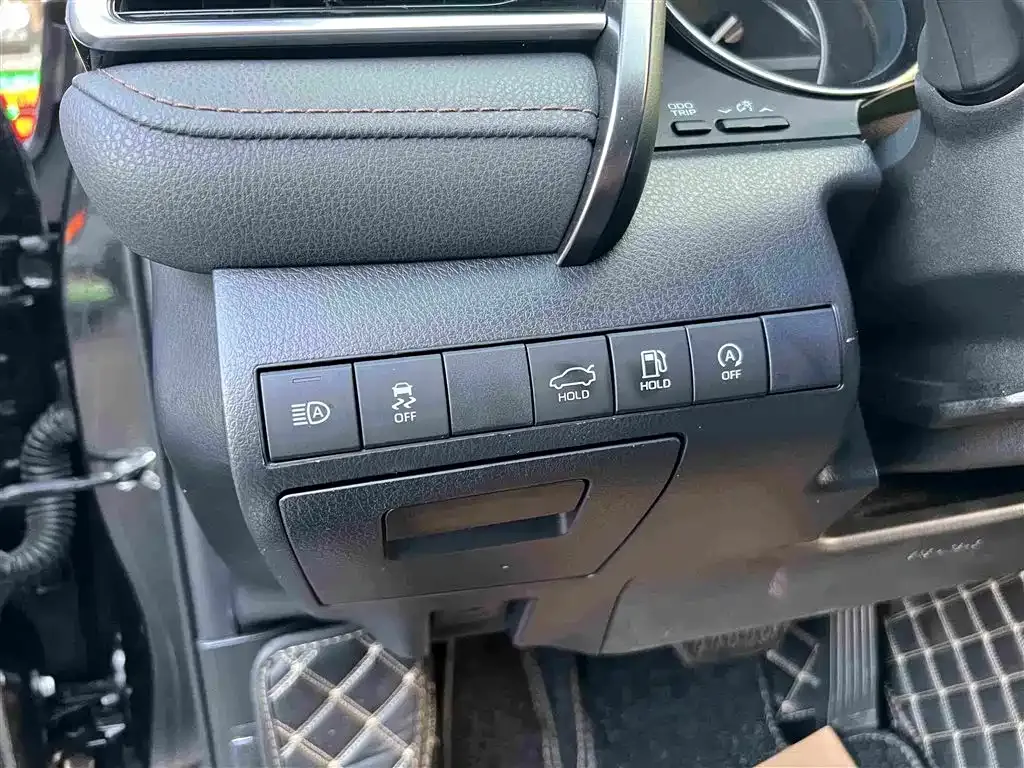 Toyota Camry — фото 7