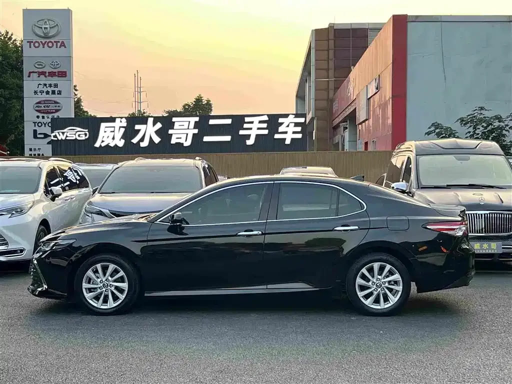 Toyota Camry — фото 3
