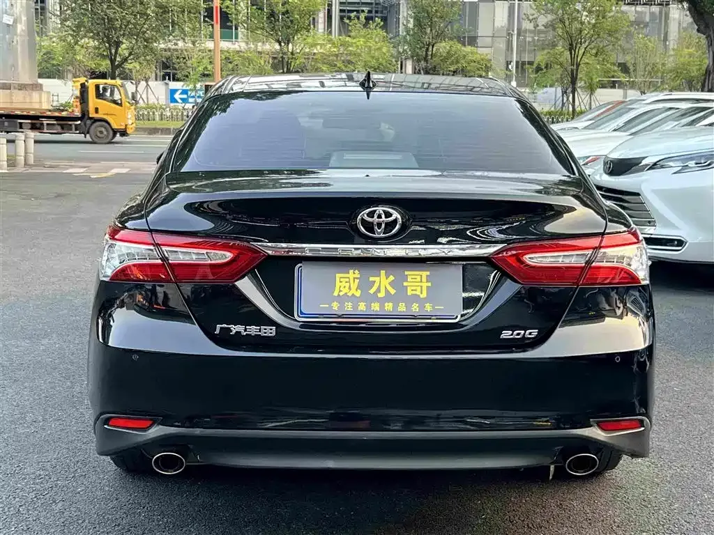Toyota Camry — фото 10