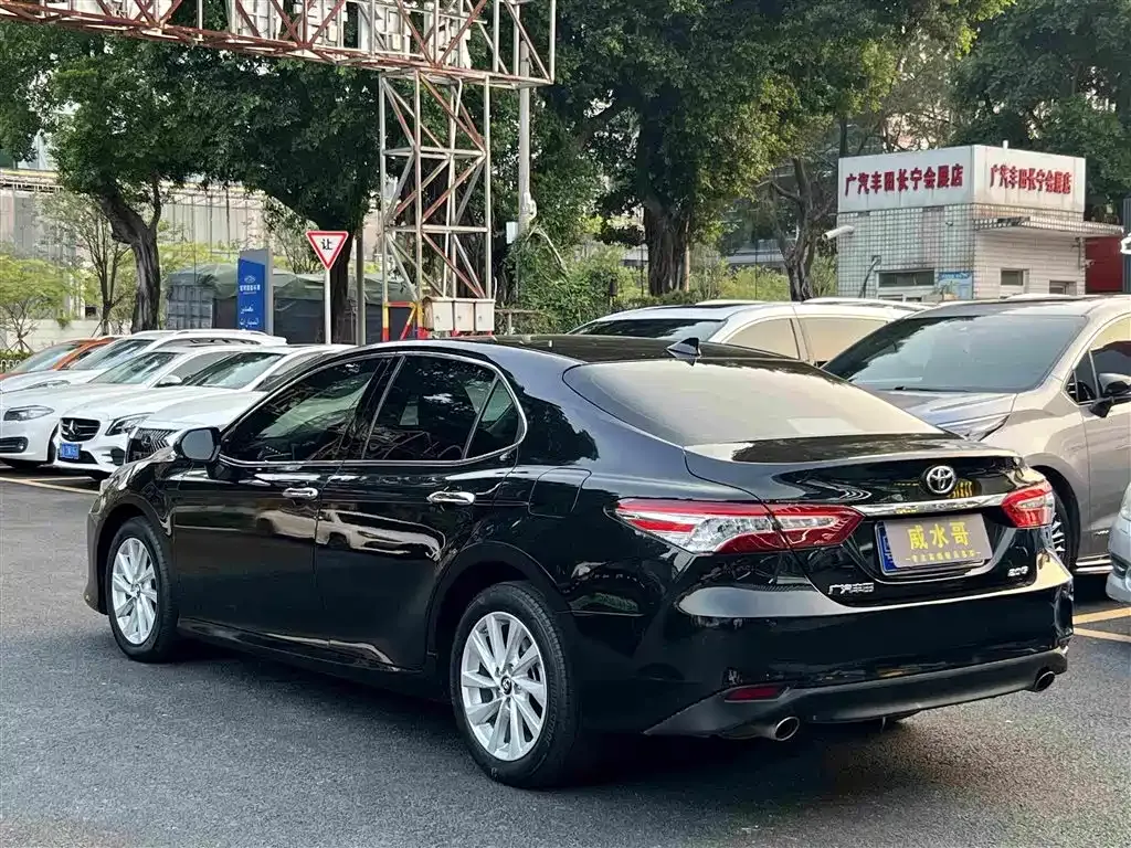 Toyota Camry — фото 9