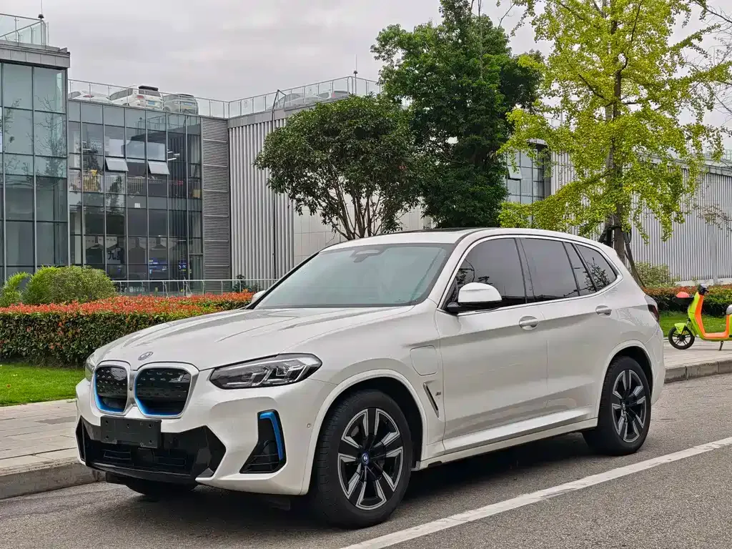BMW iX3 — фото 1