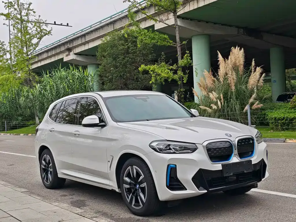 BMW iX3 — фото 4