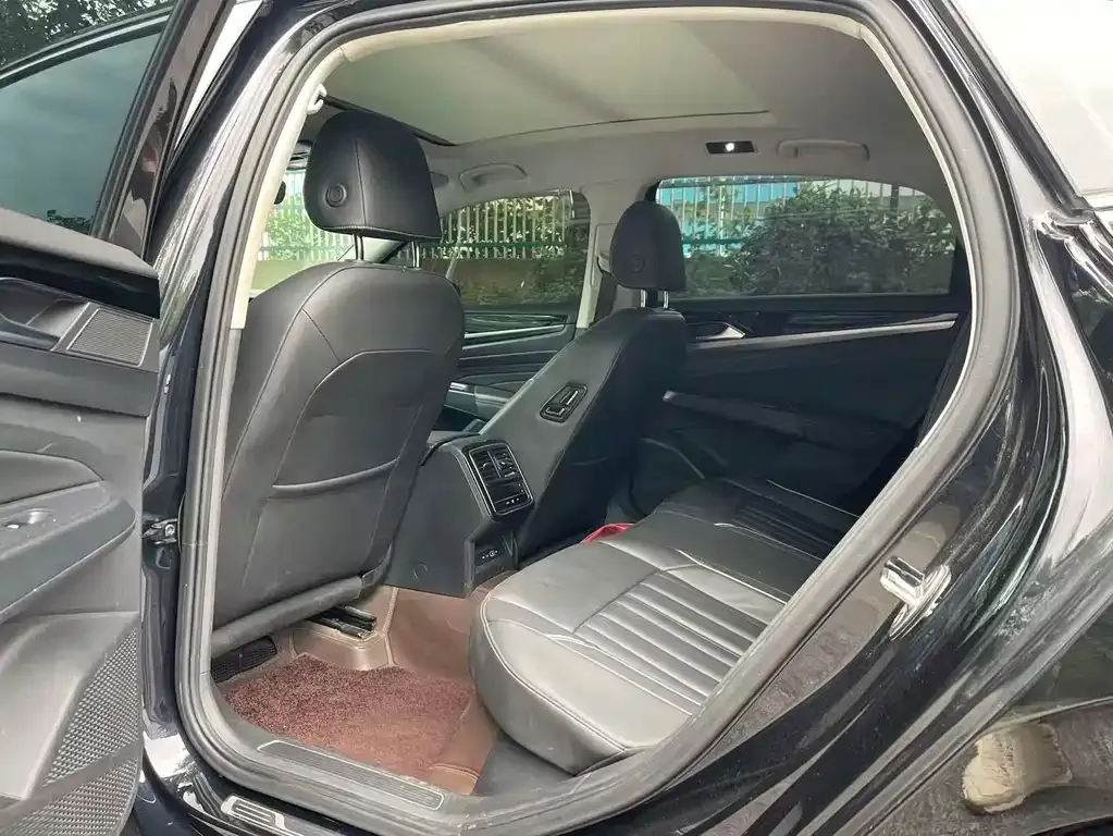 Volkswagen Passat — фото 6