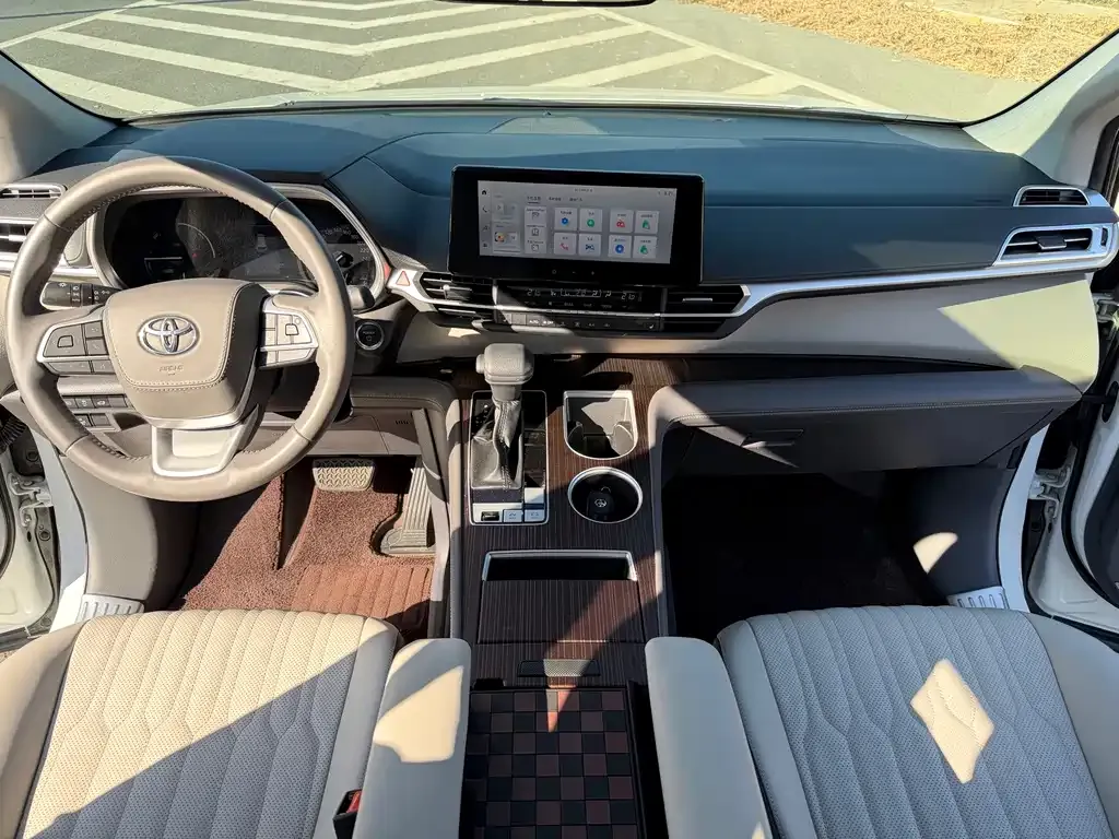 Toyota Sienna — фото 8