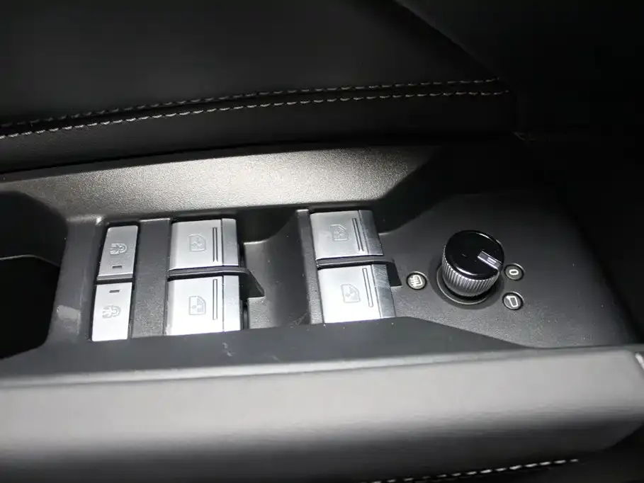 Audi Q4 e-tron — фото 10