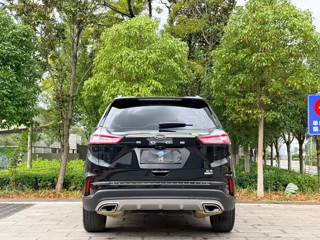 Ford Edge — фото 9