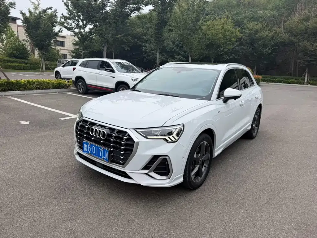 Audi Q3 — фото 1