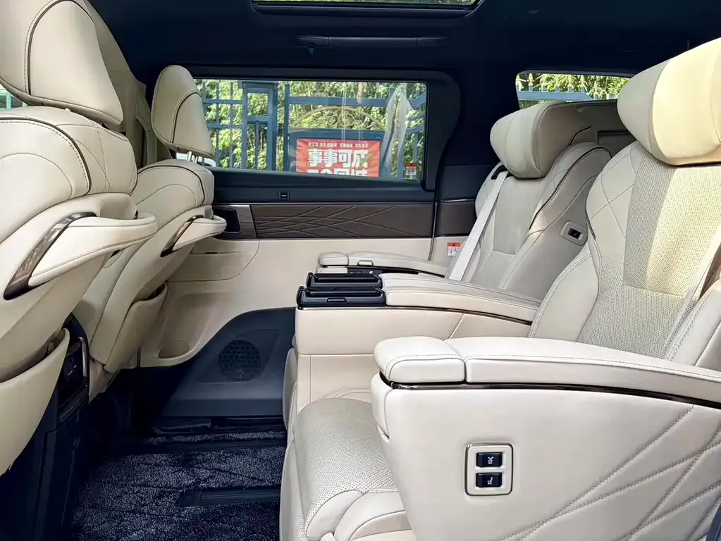 Toyota Alphard — фото 6