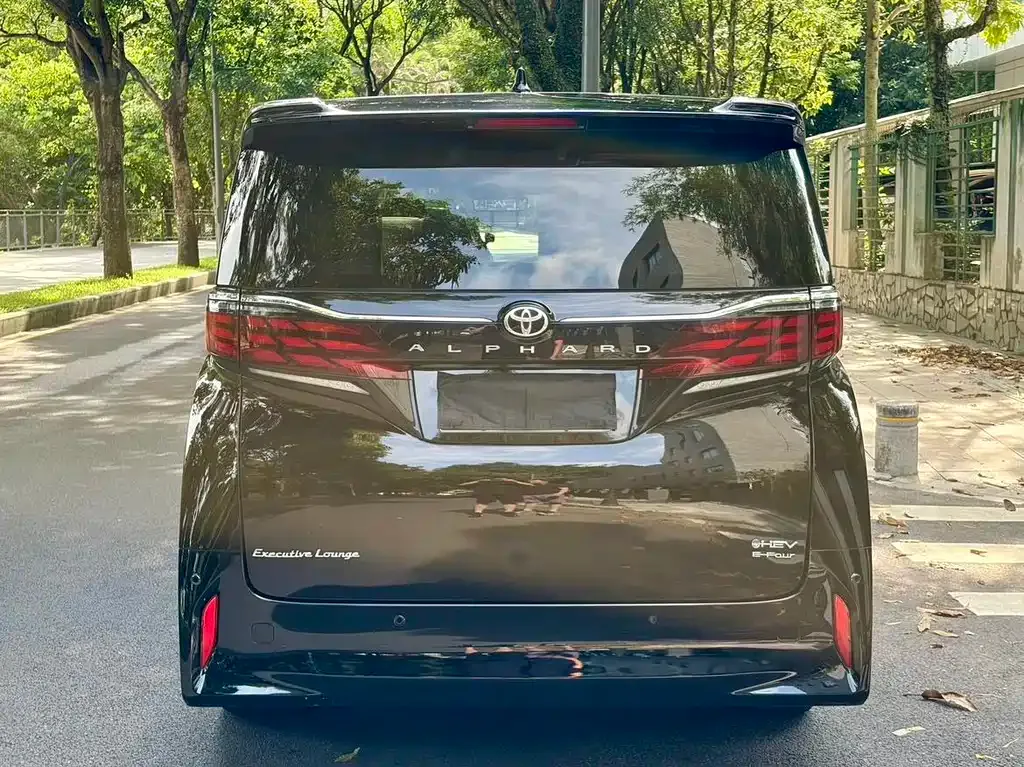 Toyota Alphard — фото 8
