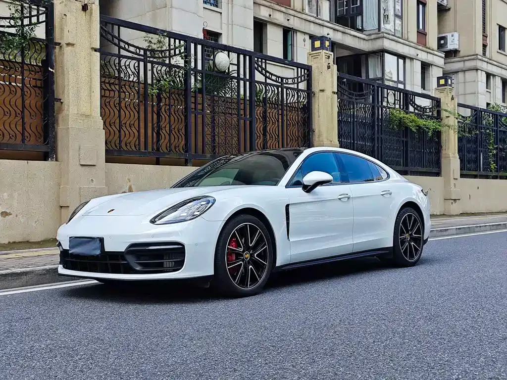Porsche Panamera — фото 1