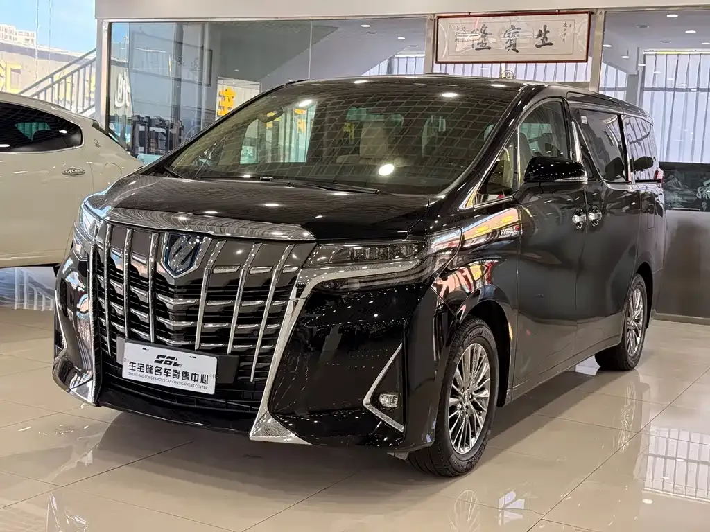 Toyota Alphard — фото 1