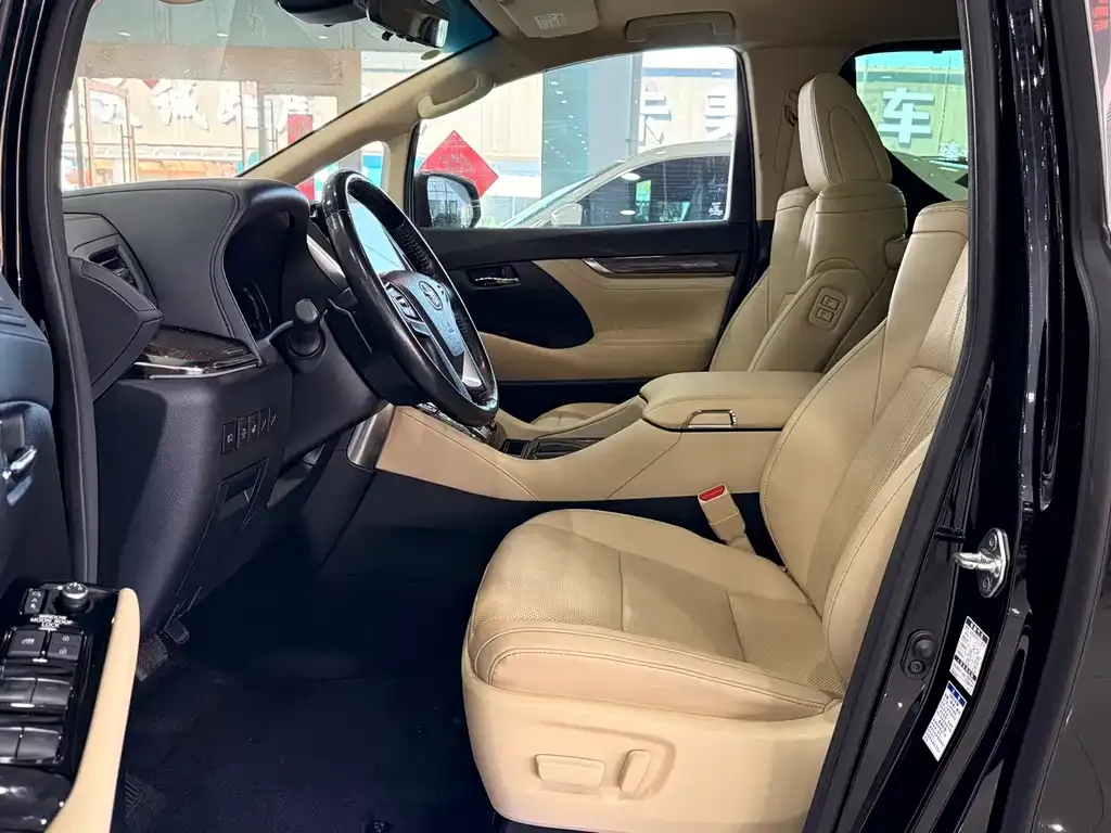 Toyota Alphard — фото 7
