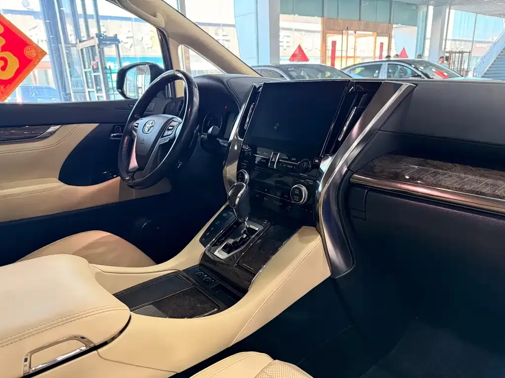 Toyota Alphard — фото 3
