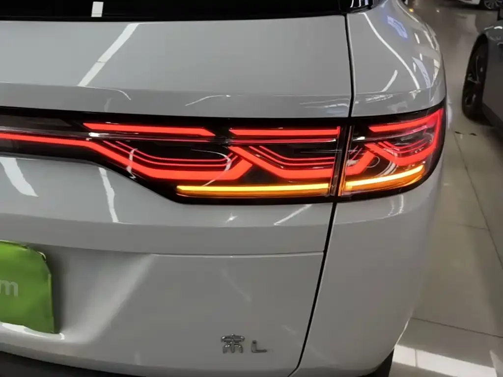 BYD L DM-i — фото 3