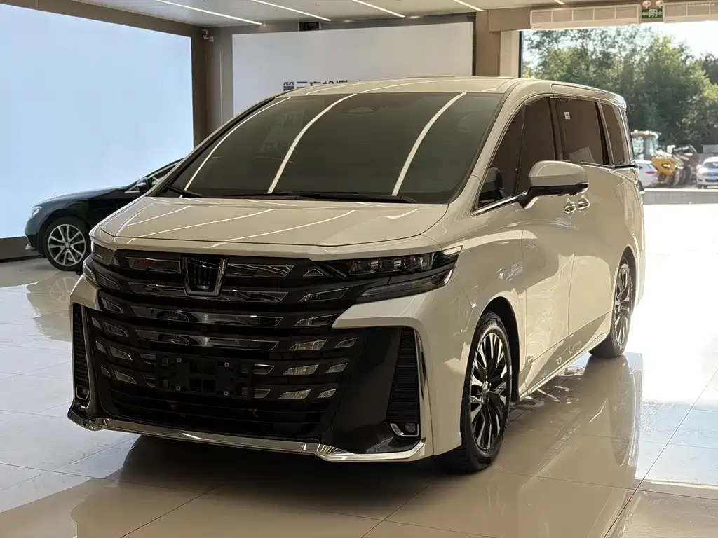 Toyota Vellfire — фото 1