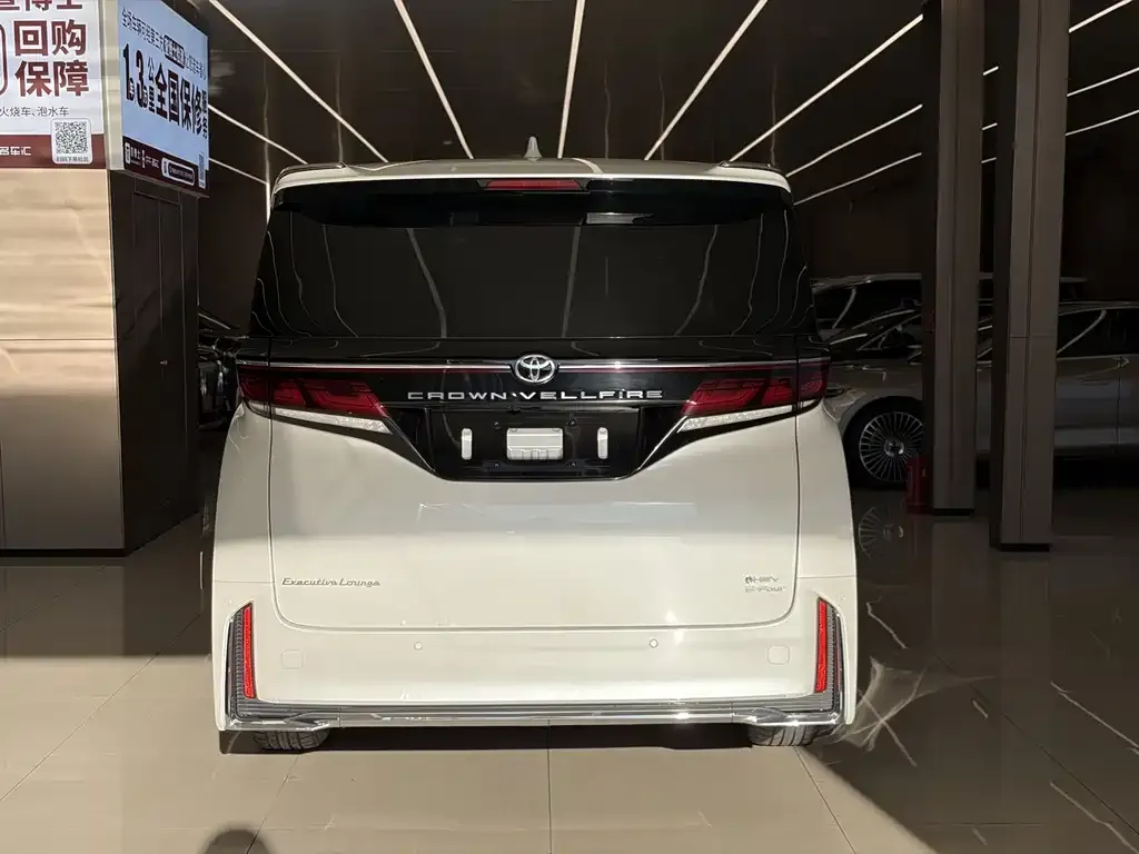 Toyota Vellfire — фото 2