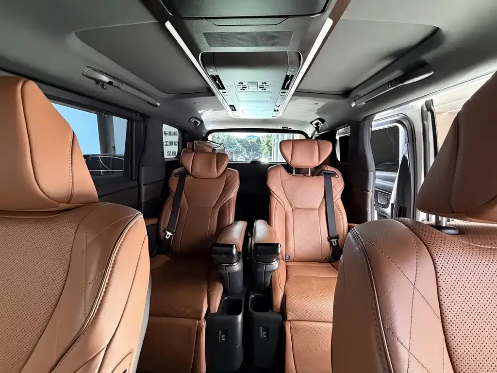Toyota Vellfire — фото 4