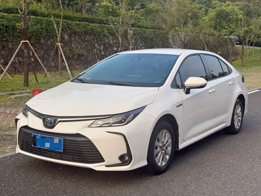 Toyota Corolla — фото 1