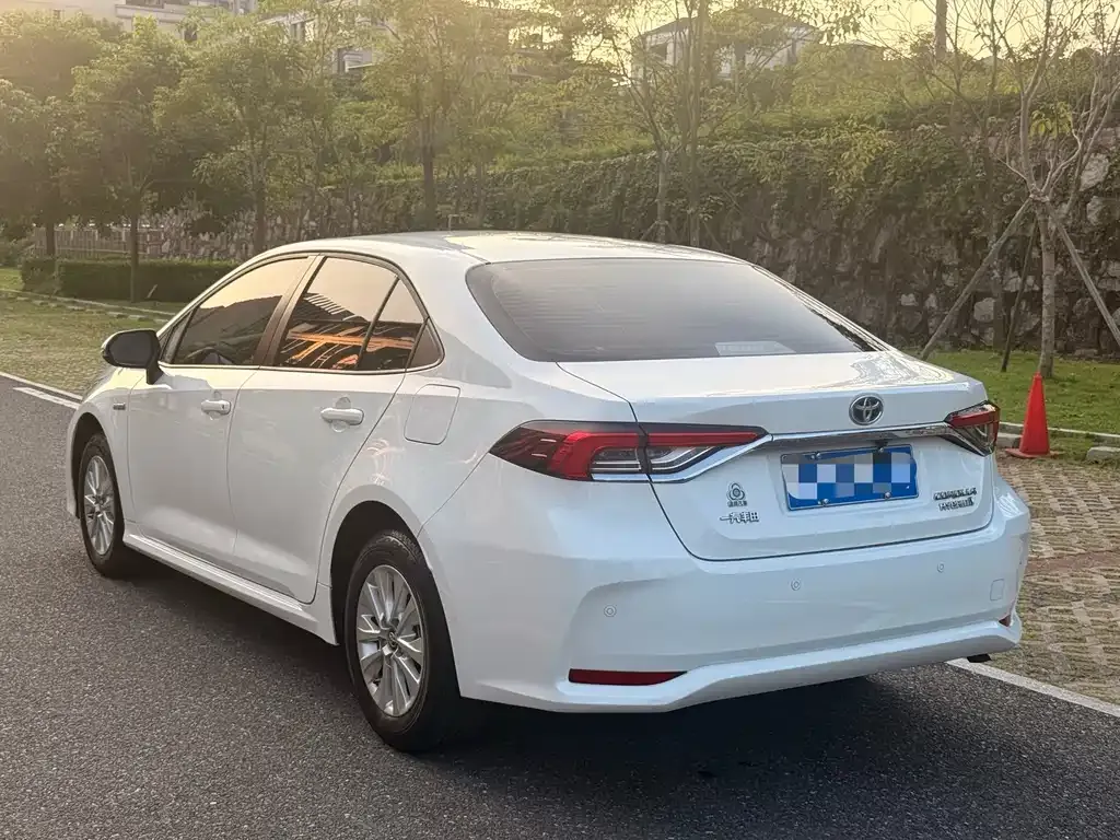 Toyota Corolla — фото 7
