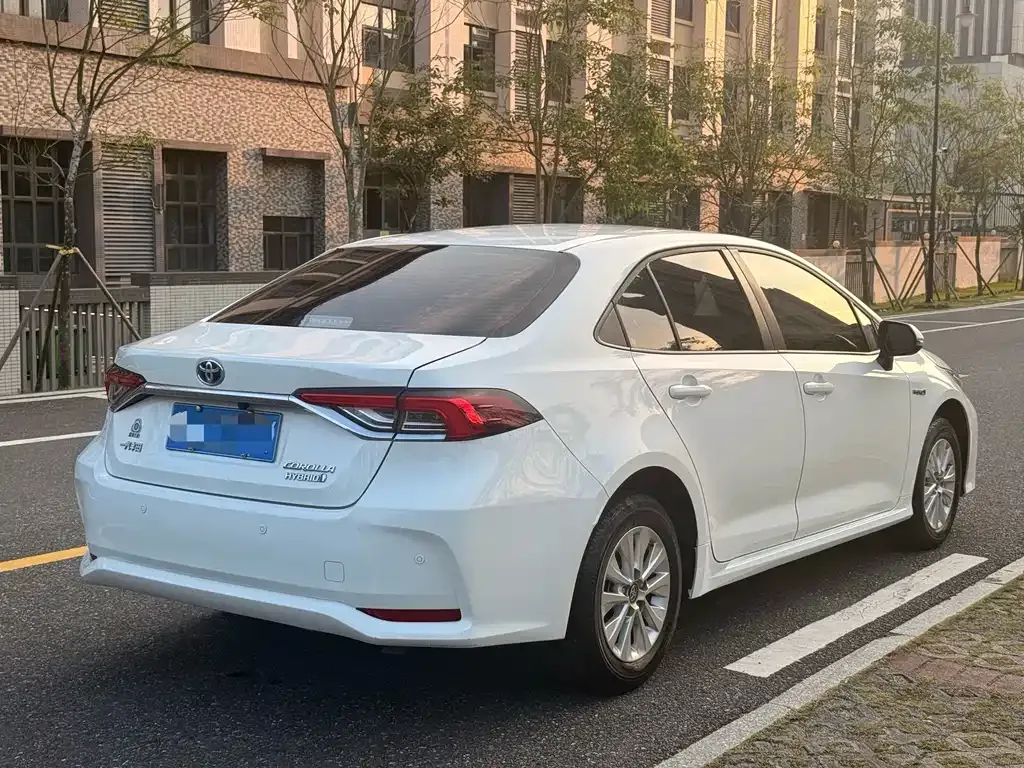 Toyota Corolla — фото 9