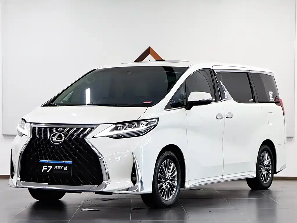 Toyota Vellfire — фото 1