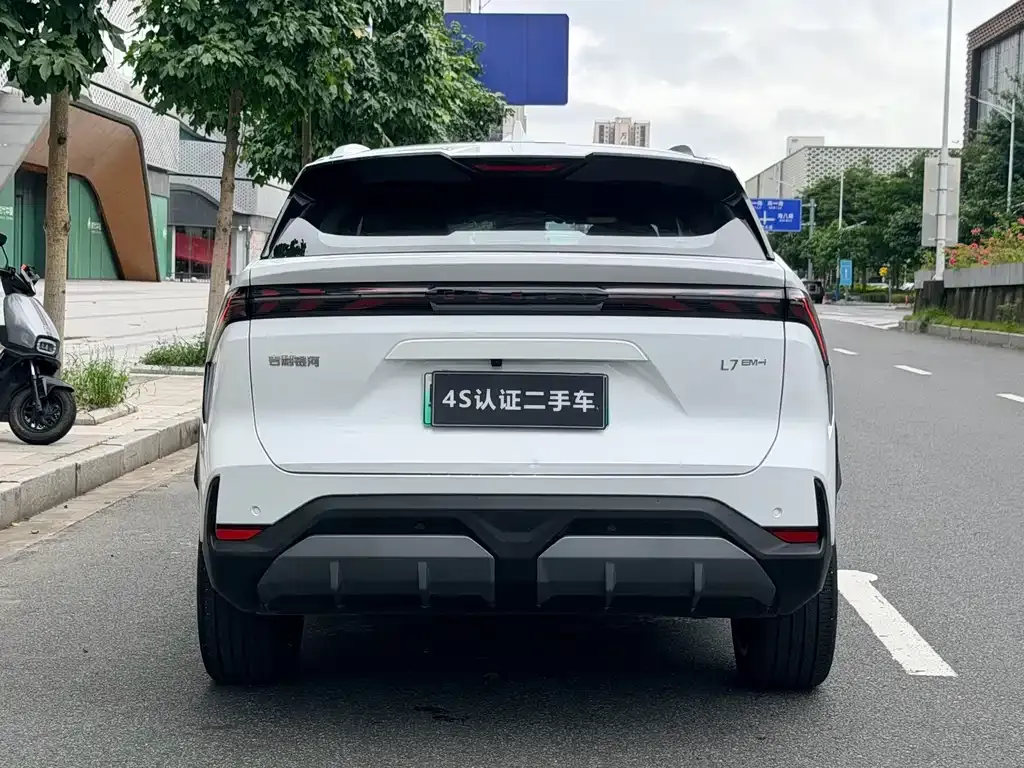 Geely Galaxy L7 — фото 10