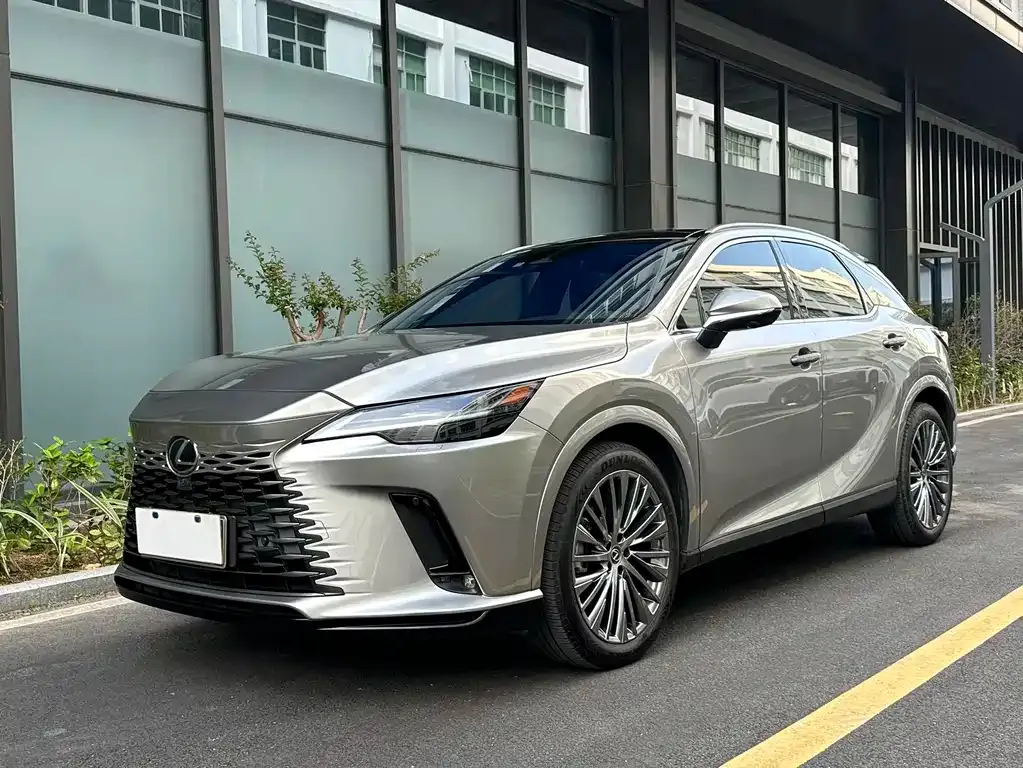 Lexus RX — фото 1