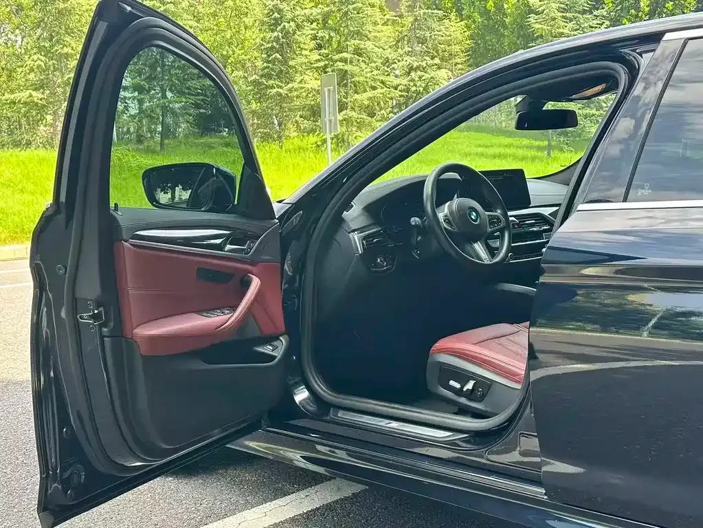 BMW 5 Series — фото 9
