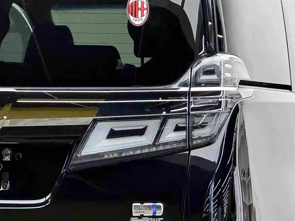 Toyota Vellfire — фото 10