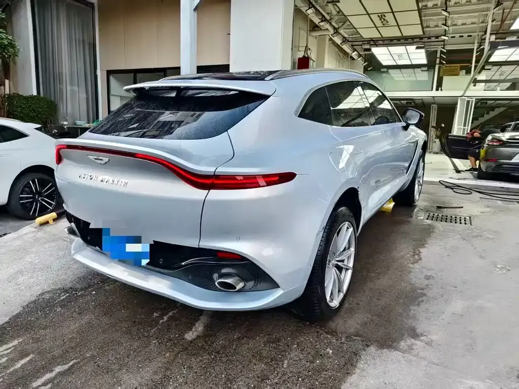 Aston Martin DBX — фото 2