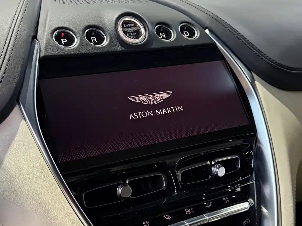 Aston Martin DBX — фото 9