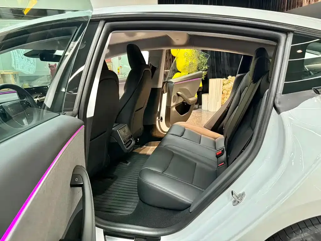 Tesla Model 3 — фото 10