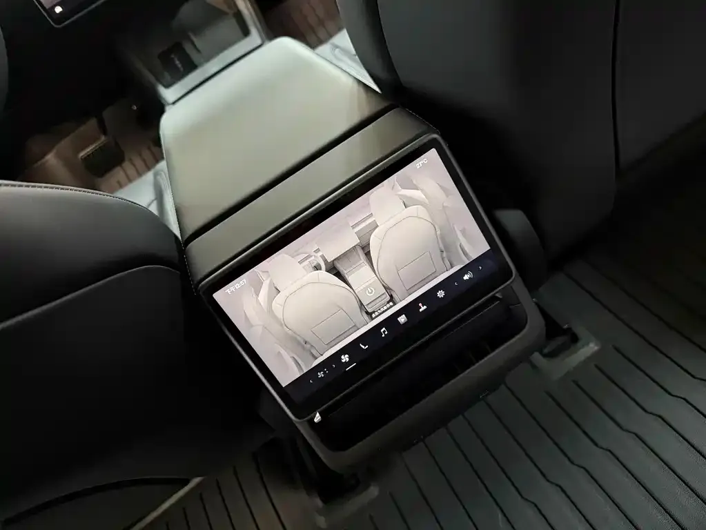 Tesla Model 3 — фото 2