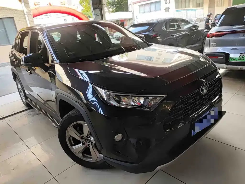 Toyota RAV4 — фото 3