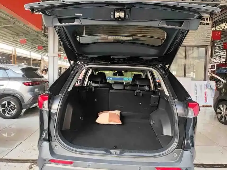 Toyota RAV4 — фото 4