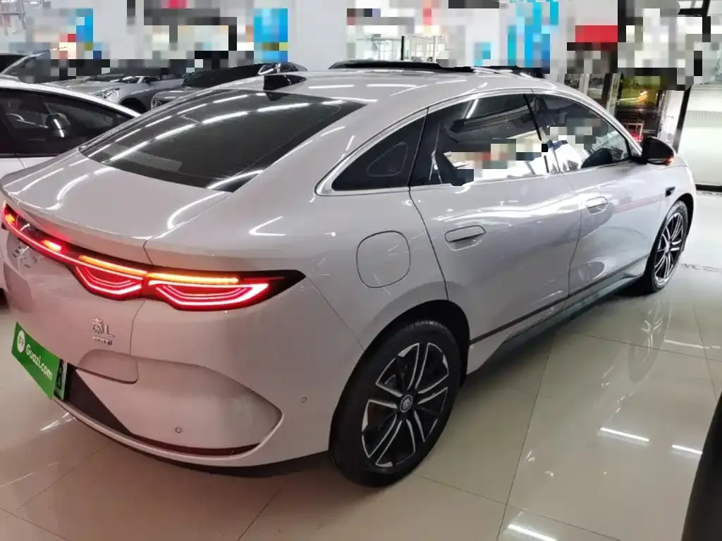 BYD Qin L — фото 10