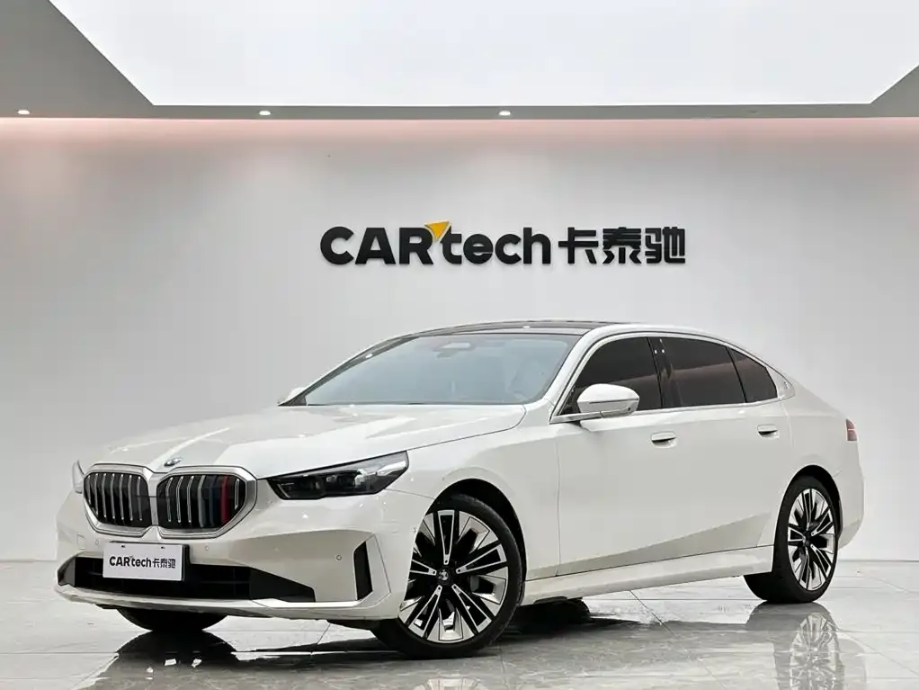 BMW 5 Series — фото 1