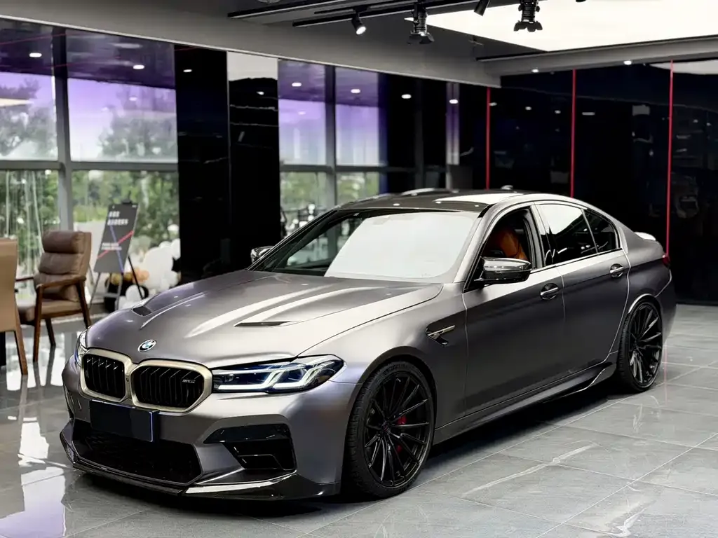 BMW M5 — фото 1