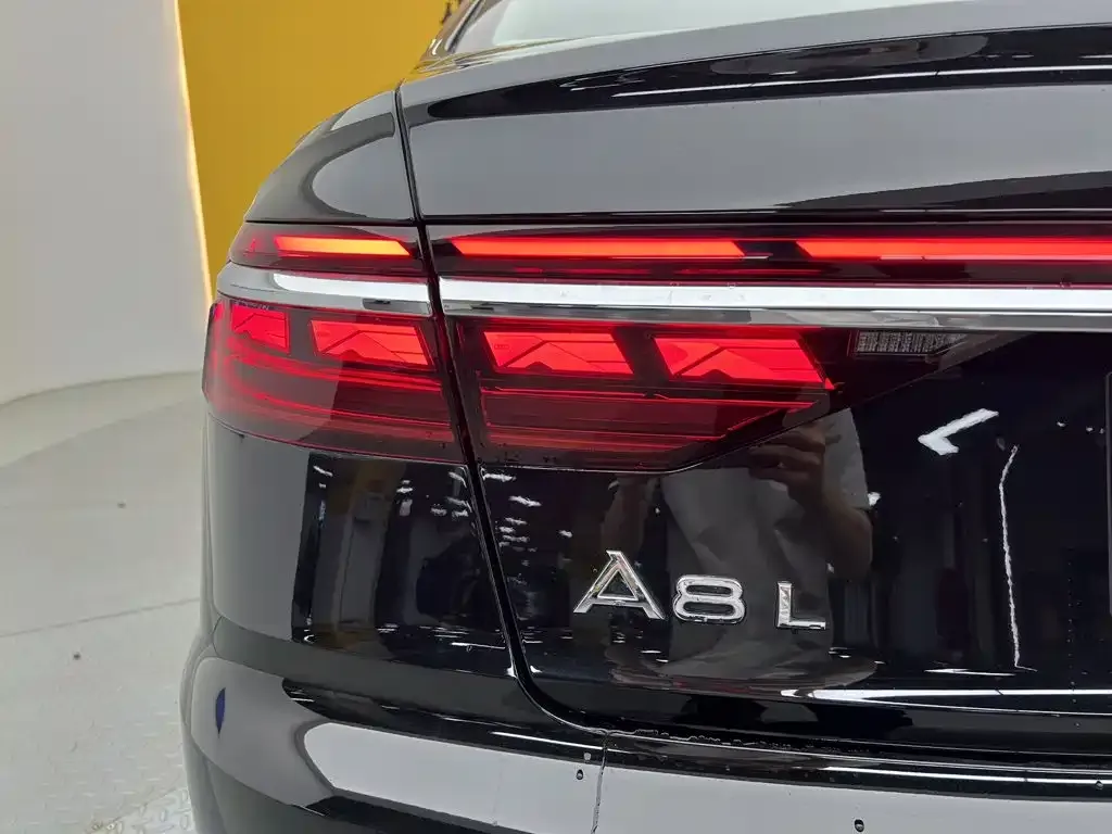 Audi A8 — фото 9