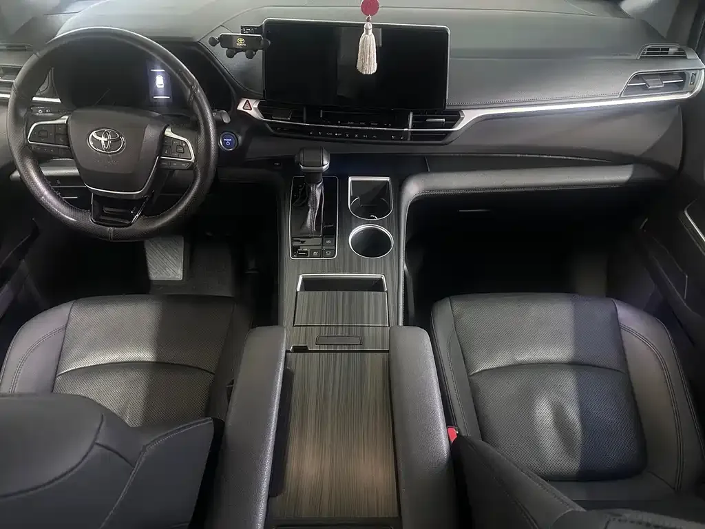 Toyota Sienna — фото 2