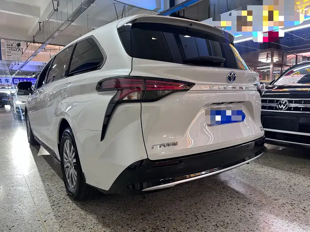 Toyota Sienna — фото 8