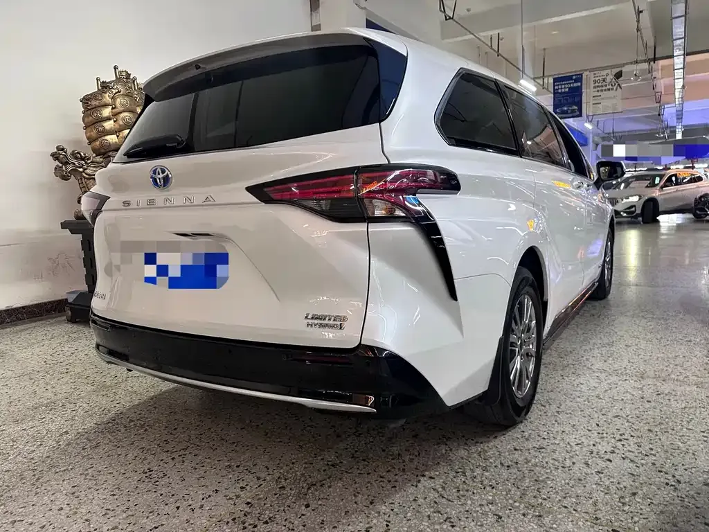 Toyota Sienna — фото 9