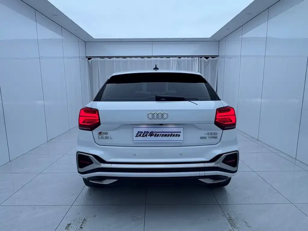 Audi Q2L — фото 4