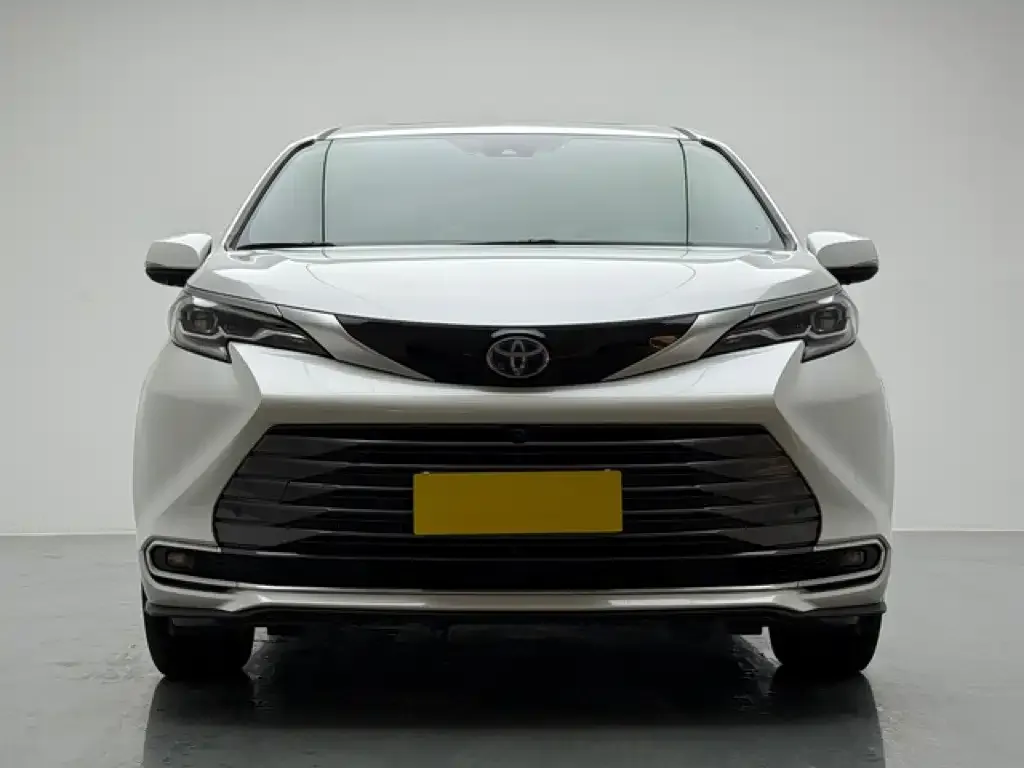 Toyota Sienna — фото 7