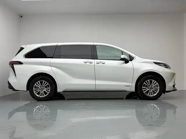 Toyota Sienna — фото 3