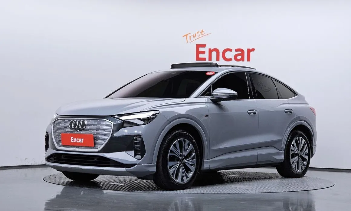 Audi Q4 e-tron — фото 1