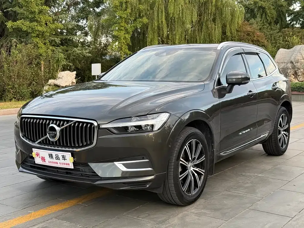 Volvo XC60 — фото 1
