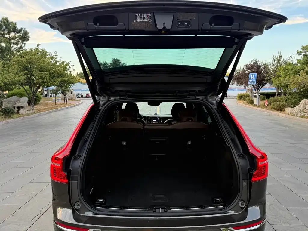 Volvo XC60 — фото 4