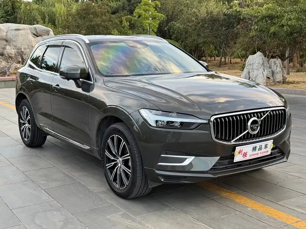 Volvo XC60 — фото 8